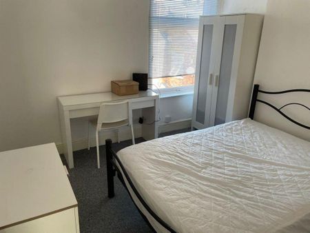 4 bedroom terraced house to rent - Photo 5