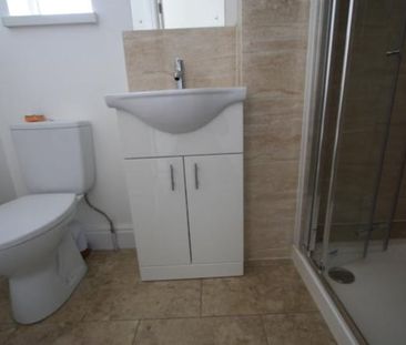 Room in a Shared House, Hoylake Gardens, CR4 - Photo 4