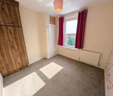 2 bedroom terraced house to rent - Photo 3