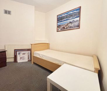 House share to rent - Photo 2