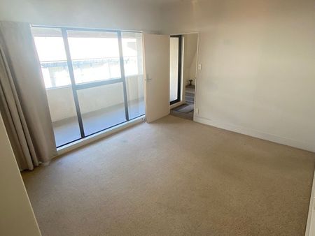 Chic 3BR Te Aro Apt - Central Living! - Photo 5