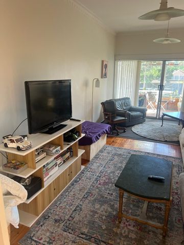 St Kilda East - Photo 2