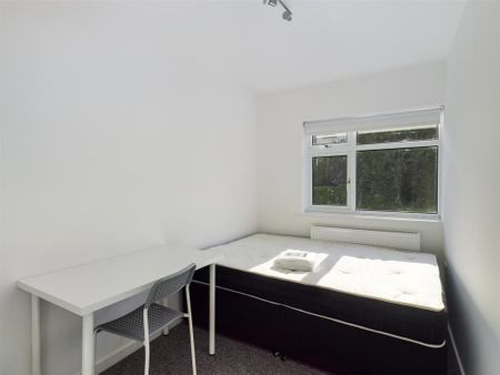 6 bedroom terraced house to rent - Photo 5