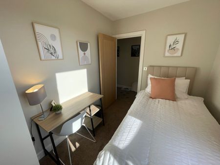 4 Bed Terraced House, Broadway Avenue, CR0 - Photo 4