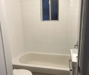 For Lease - 1293 Gerrard Street Unit# 1, Toronto, Ontario - Photo 5