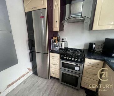 Annex, Sutton Square, TW5 - Photo 5