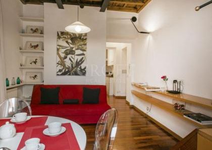 A Charming Penthouse with a Balcony in the Heart of Rome. In Residence with consierge, A/C , WIFI.Rif. #1946
