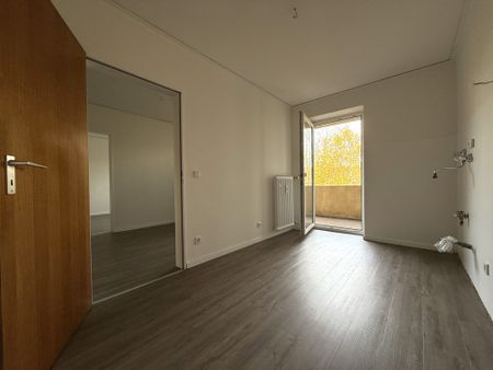 Zwei Balkone, modern und frisch renoviert | 4,5 Zimmer auf ca. 96m² in Gelsenkirchen-Buer - Photo 2