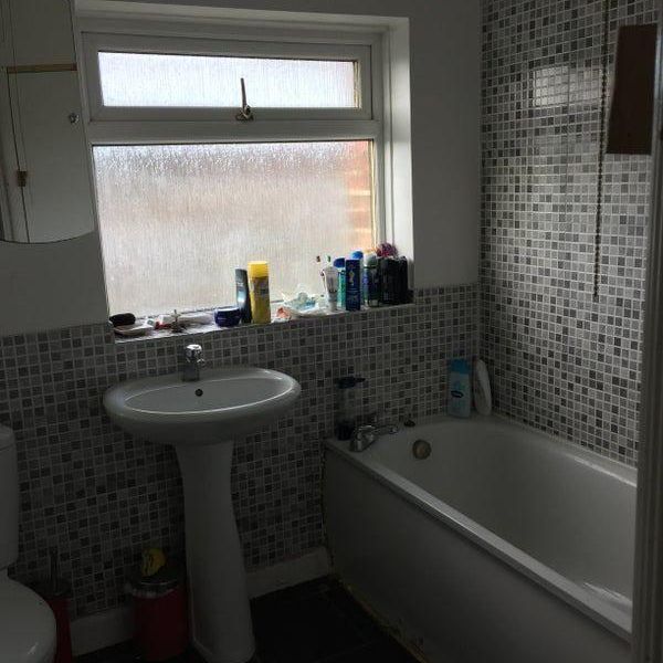 1 bedroom in a house share to rent - Photo 1