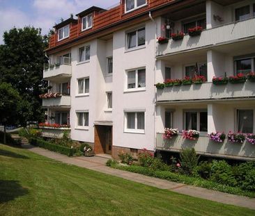 Renovierte 3-Zimmer-Wohnung mit Balkon und Einbauküche! - Photo 4