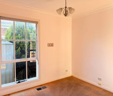 Elegant 5-Bedroom Family Home in Prime Balwyn North Location - Photo 5