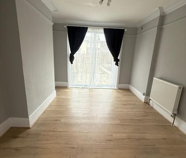 4 Bed Terraced House, Dale Road, LU1 - Photo 2