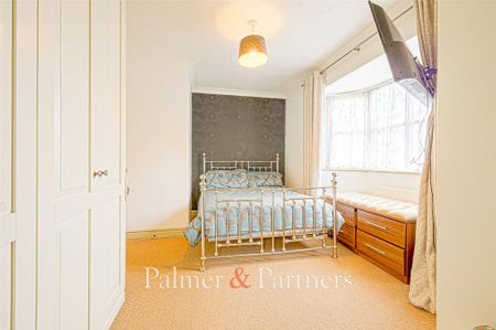 3 bedroom semi-detached house to rent - Photo 4