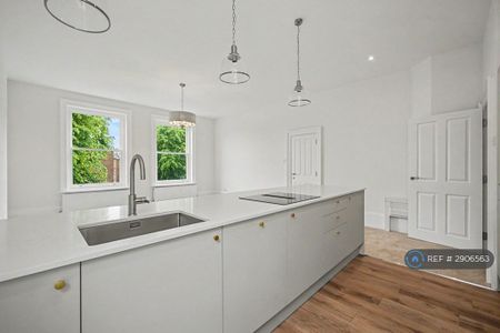 2 bedroom flat to rent - Photo 4