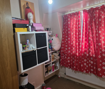1 bedroom in a flat share to rent - Photo 1