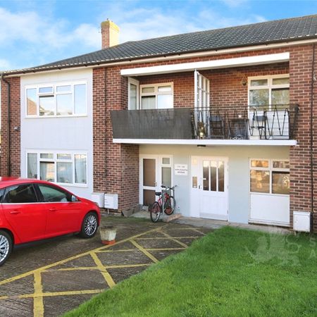Applegarth Avenue, Guildford, Surrey, GU2 8LR - Photo 4