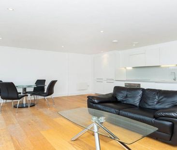 LUXURY 3 BED 2 BATH PORTERED PRIVATE DEVLOPMENT!, 3 Bedroom, 2 bath, 1 reception Flat - Photo 1