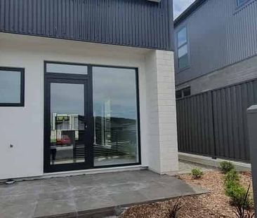 A low maintenance new build 3-bedroom townhouse - Photo 4