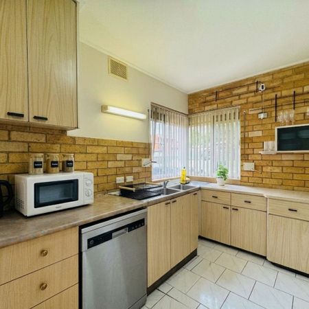 🏡 Modern Furnished Rooms Near Station | Bills Included | Ideal for Students & Professionals - Photo 3