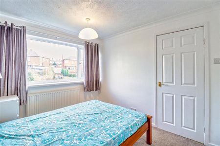 3 bedroom end of terrace house to rent - Photo 2