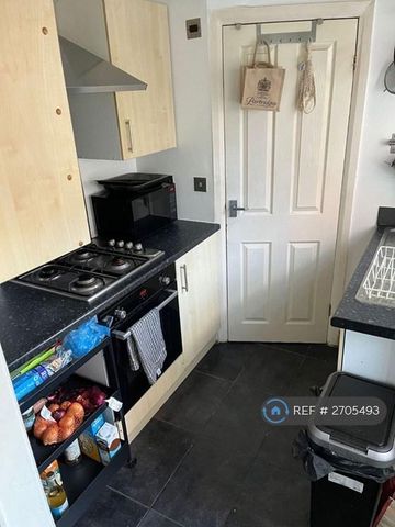 1 bedroom in a house share to rent - Photo 5