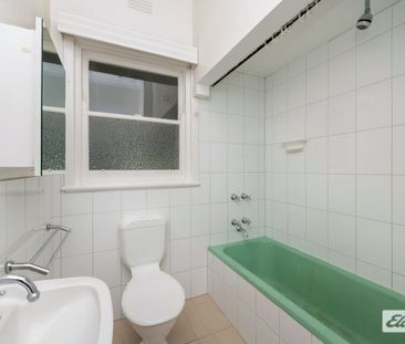 Character and charm in a convenient setting - Photo 3