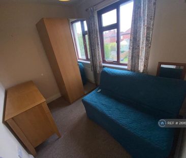 3 bedroom semi-detached house to rent - Photo 6