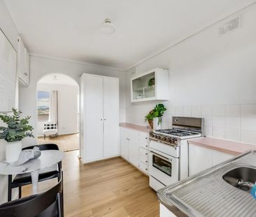 Sunshine & Style in the Heart of Findon – 43/3 Noblet Street ✨ - Photo 6