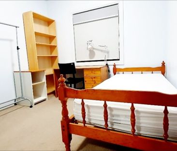 Carlton - Photo 1