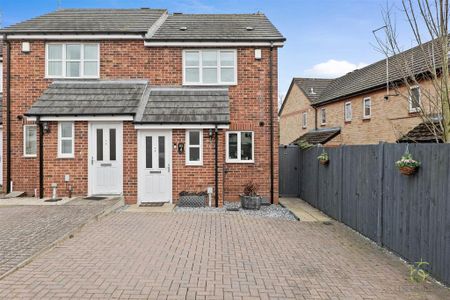 2 bedroom end of terrace house to rent - Photo 4