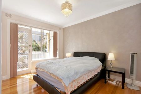 Superb 2 bedroom in ideal Location - Photo 3