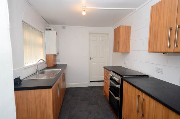 2 bed flat to rent in Brinkburn Avenue, Gateshead, NE8 - Photo 1