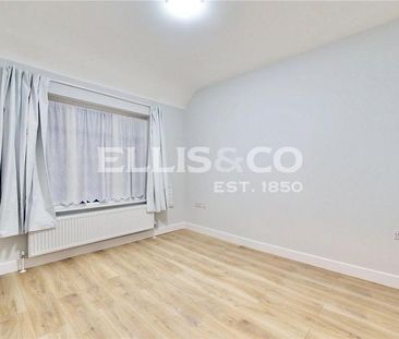 4 bedroom end of terrace house to rent - Photo 4