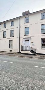 A centrally located one bedroom apartment in Newbury town centre. - Photo 4