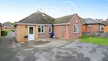 Hazel Avenue, Farnborough, GU14 - Photo 2