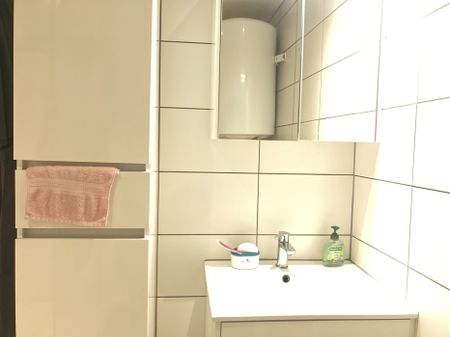 Gezellig en goed gelegen appartement met 2 slaapkamers en garage - Photo 4