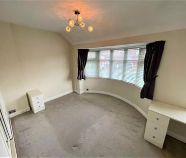 Crofton Avenue, Altrincham - Photo 3