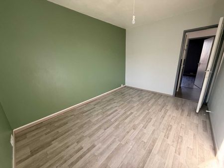 Location Appartement 4 pièces 83m² - Photo 2