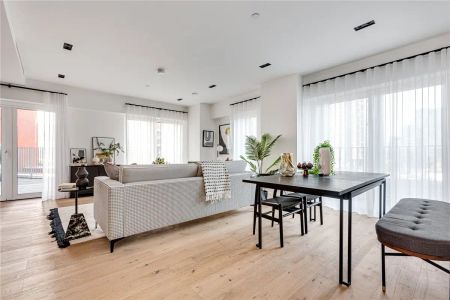 2 bedroom flat in 1 Exchange Gardens - Photo 4