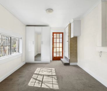 Beautifully appointed residence in the heart of Summer Hill - Photo 4