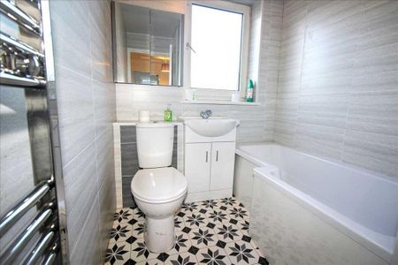 3 bedroom terraced house to rent - Photo 5