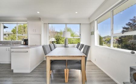 Havelock North - 3 Bedrooms - Photo 5