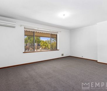 Family Home Ideal Location! - Photo 2