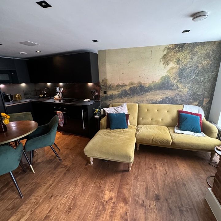 1 Bed Flat, Old Town, SW4 - Photo 1