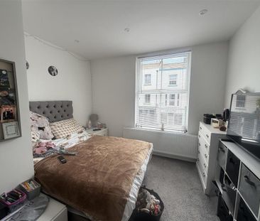 3 bedroom flat to rent - Photo 3