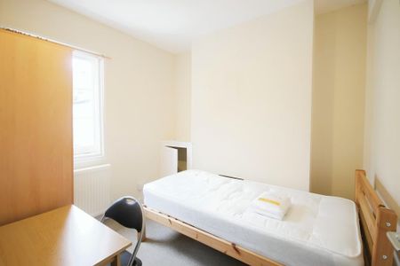 3 bedroom terraced house to rent - Photo 2