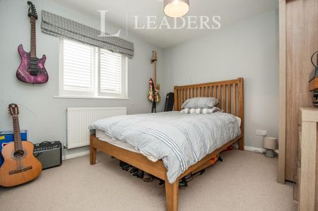 4 bedroom detached house to rent - Photo 4