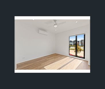 THREE BEDROOM FAMILY TOWNHOUSE - Photo 1