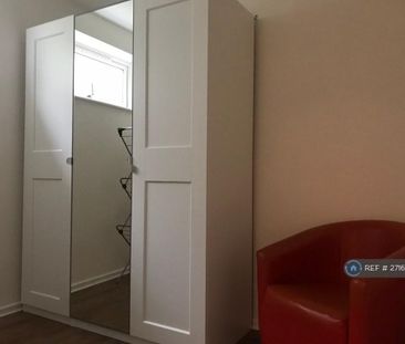 3 bedroom end of terrace house to rent - Photo 2