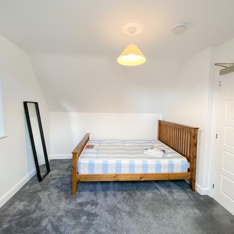 5 bedroom detached house to rent - Photo 1